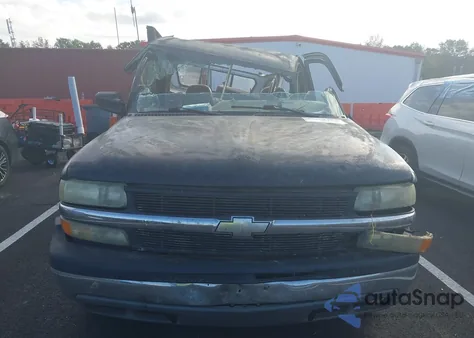 2000 Chevrolet Silverado 1500 z USA, uszkodzony, nr VIN 1GCEC14WXYE241404